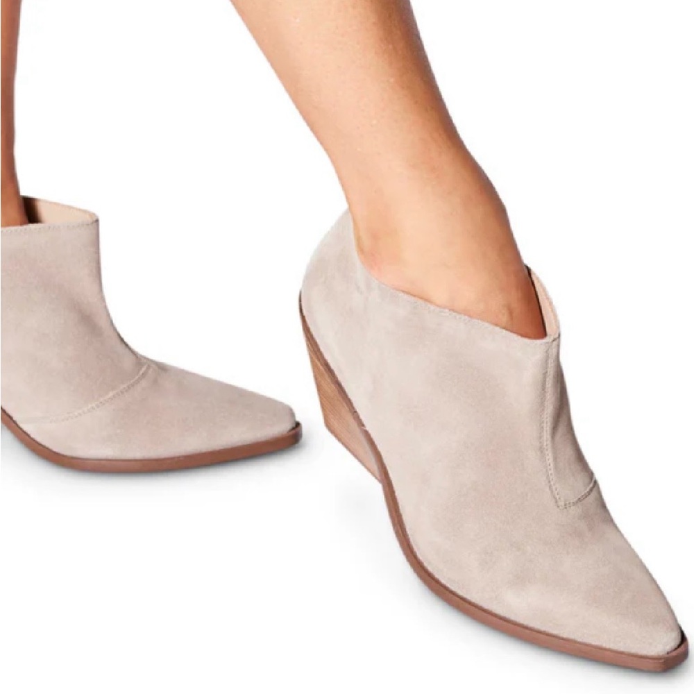 Sedona bootie by Seychelles Beige Suede Pointed-Toe Wedge Booties